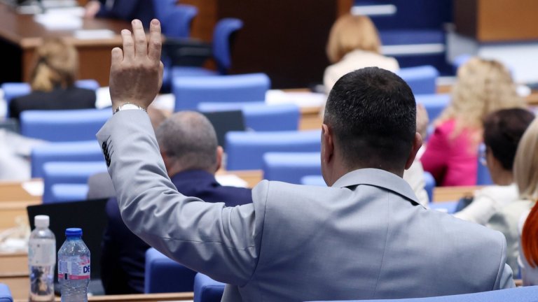 Парламентът откри процедура за избор на управител и подуправител на НОИ