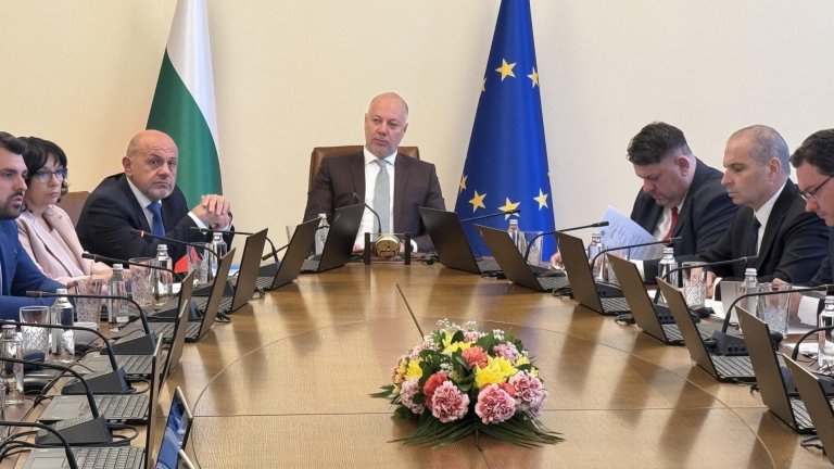 Правителството отряза Радев от срещата на върха на НАТО в Хага