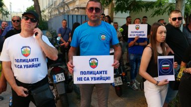 Два протеста в морската столица: "Полицаите не са убийци" срещу "Явор е Варна и Варна е Явор"