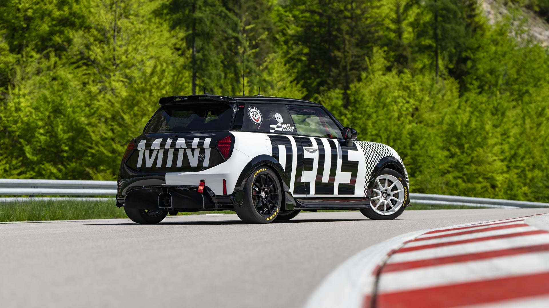 MINI John Cooper Works на Bulldog Racing 