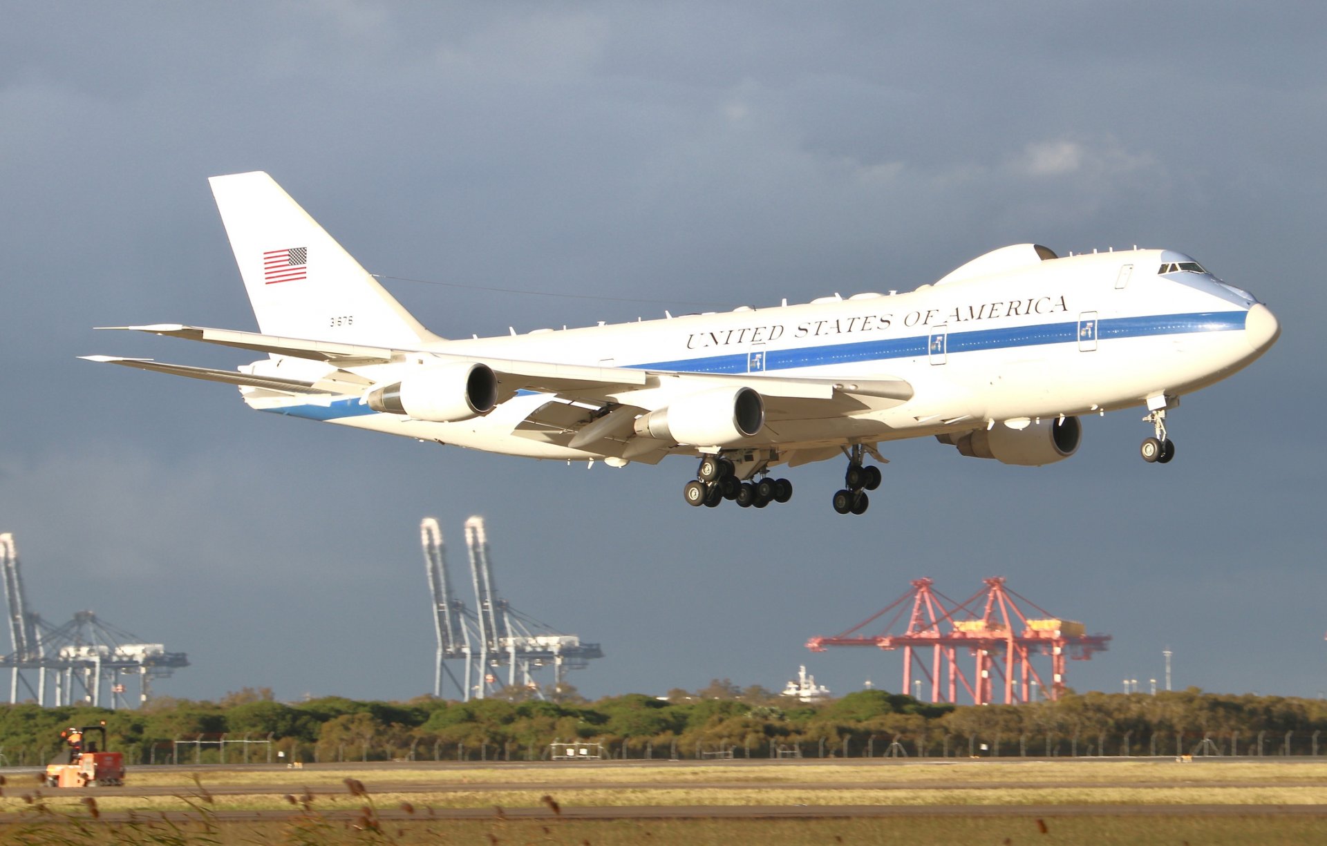  E-4B "Nightwatch" може да издържи 12 часа във въздуха с пълен резервоар