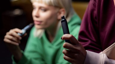 Пълна забрана на електронните цигари в България няма да има