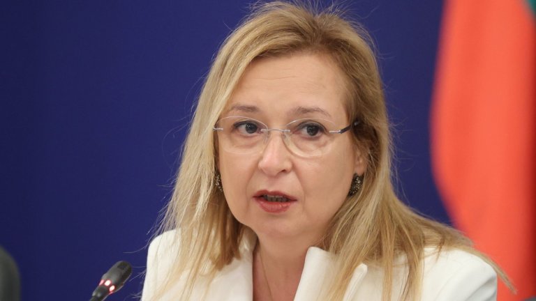 Зорница Русинова: Бизнесът ще спести около 1 млрд. евро от влизането в еврозоната