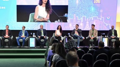 Изкуственият интелект не идва за работата ти, хората с AI идват за нея