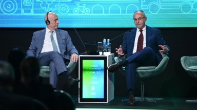 Главни действащи лица в заключителната дискусия бяха Сергей Станишев и