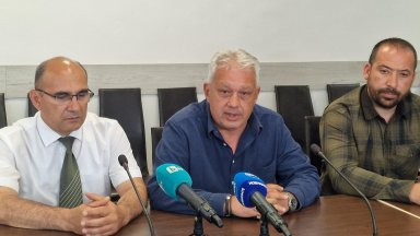 Виж още Продължава издирването на хищника в Шуменското плато Заместник