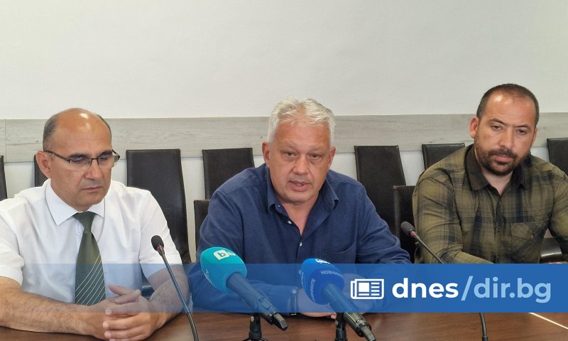 Виж още Продължава издирването на хищника в Шуменското плато Заместник