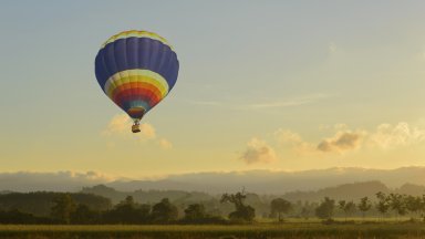 Най малко осем души загинаха след като балон с горещ въздух