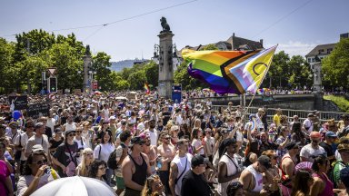 Десетки хиляди участваха в гей парада в Цюрих предаде ДПА Всички снимки