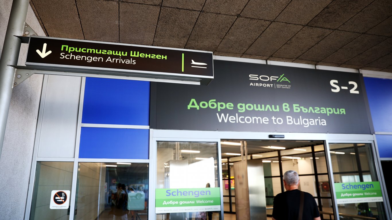 Румънска авиокомпания стартира редовни преки полети между Букурещ и София
