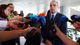 След блокадата в "ръкава": Отнемат временно лиценза на наземния оператор "Суиспорт България"