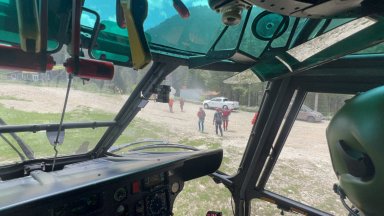 Вдигнаха "Кугър" за спасяване на алпинисти от труднодостъпен връх в Рила (снимки/видео)