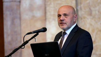 Томислав Дончев допусна "възможна вибрация" на цените през първите месеци в еврозоната