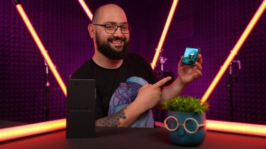 “Смарт Ревю”: MOTOROLA Razr 60 Ultra – сгъваемата революция в твоя джоб 
