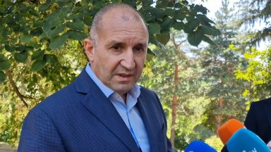 Радев нарече "невменяемост" и "подигравка с хората" заявката за овладяване на "излетели" цени