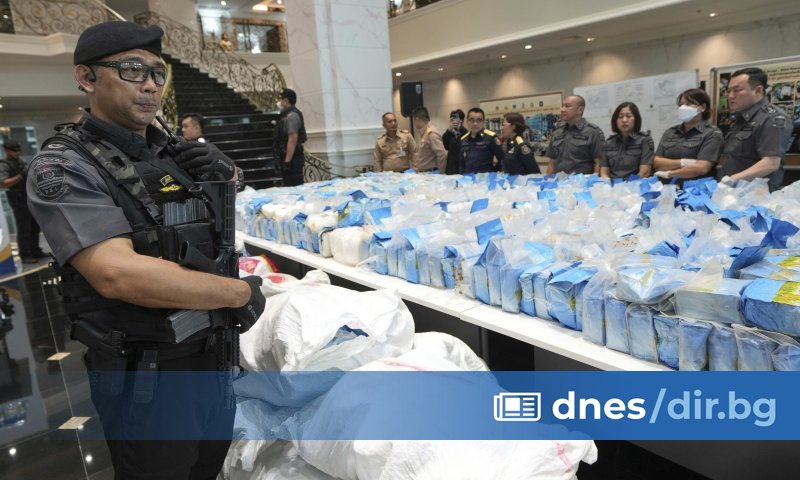 Над 2 тона метамфетамин са били конфискувани от туристическа лодка