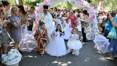 Билките лекуват най-силно, слънцето има чудодейна сила: Древни обичаи оживяха на Еньовден (снимки)