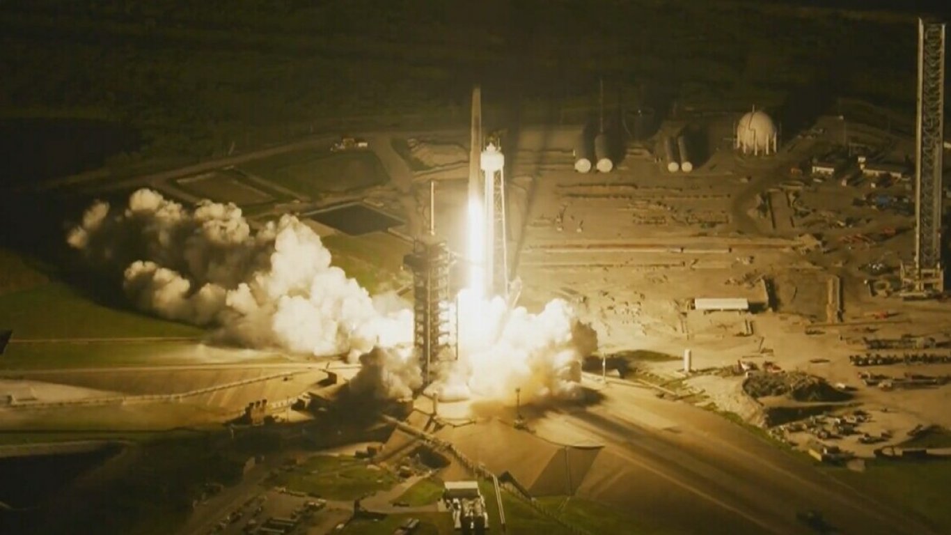 SpaceX изстреля историческа частна мисия с астронавти към МКС