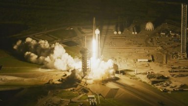 SpaceX изстреля историческа частна мисия с астронавти към МКС