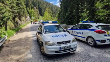Временно е преустановено движението по пътя в участъка след