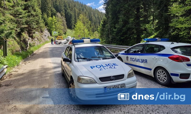 Временно е преустановено движението по пътя , в участъка след