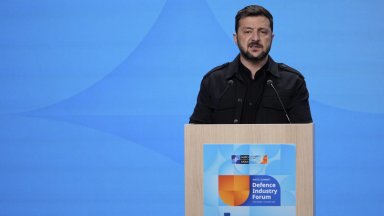 Украинският държавен глава Володимир Зеленски каза че е обсъдил с