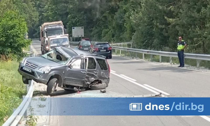 Около 14:00 часа днес на пътя между Места и Добринище,