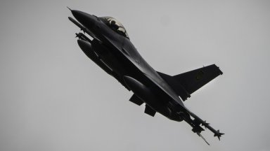 Украински F-16 се разби след схватка с руски дронове и ракети, пилотът загина