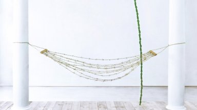 "Летене и други ежедневни нужди" от Мариана Василева