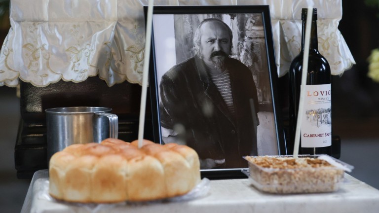 "Една епоха се оттегля": Изпратихме Енчо Пиронков в последния му път