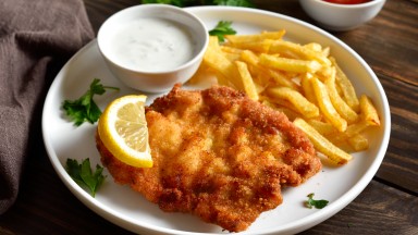 Хрупкав и златист: Шницелът по виенски, запазил вкуса на Австрия от векове