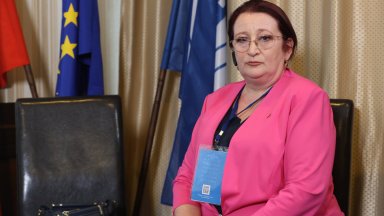 Глобиха с 5000 лв. шефката на Агенцията за българите в чужбина, наела сестра си за 250 лева