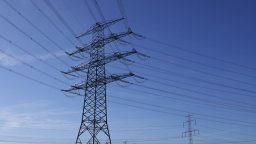 Китайски региони се опитват да осигурят електроснабдяването заради рекордно търсене, предизвикано от жегите