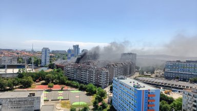 Пожар избухна при ремонт в спортната зала до бургаския стадион "Нефтохимик"