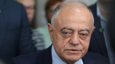 Успоредно с усилията на институциите за това да сложим последната