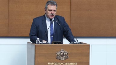 В декларация от парламентарната трибуна от ПП ДБ поискаха оставката на