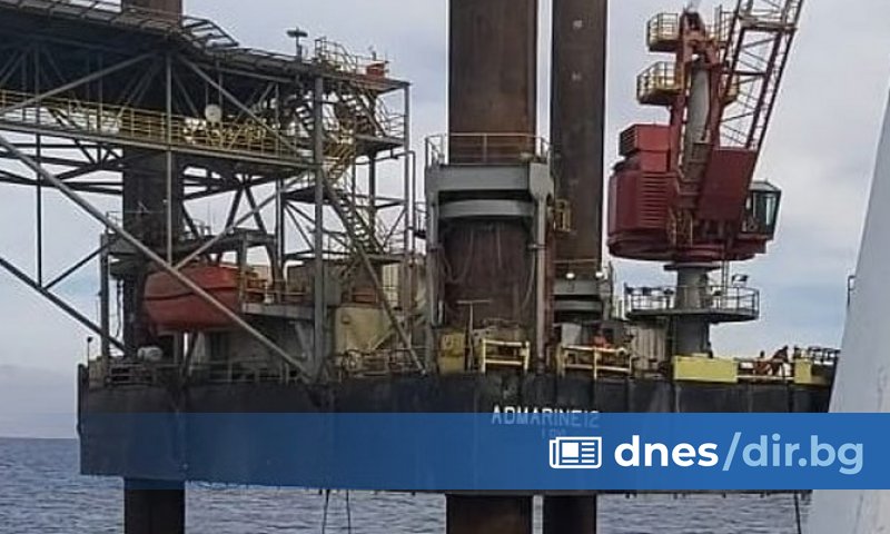 Сондажен кораб се е преобърнал снощи в Суецкия залив на