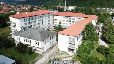 Нови ремонти и техника за училища и здравни заведения в Етрополе