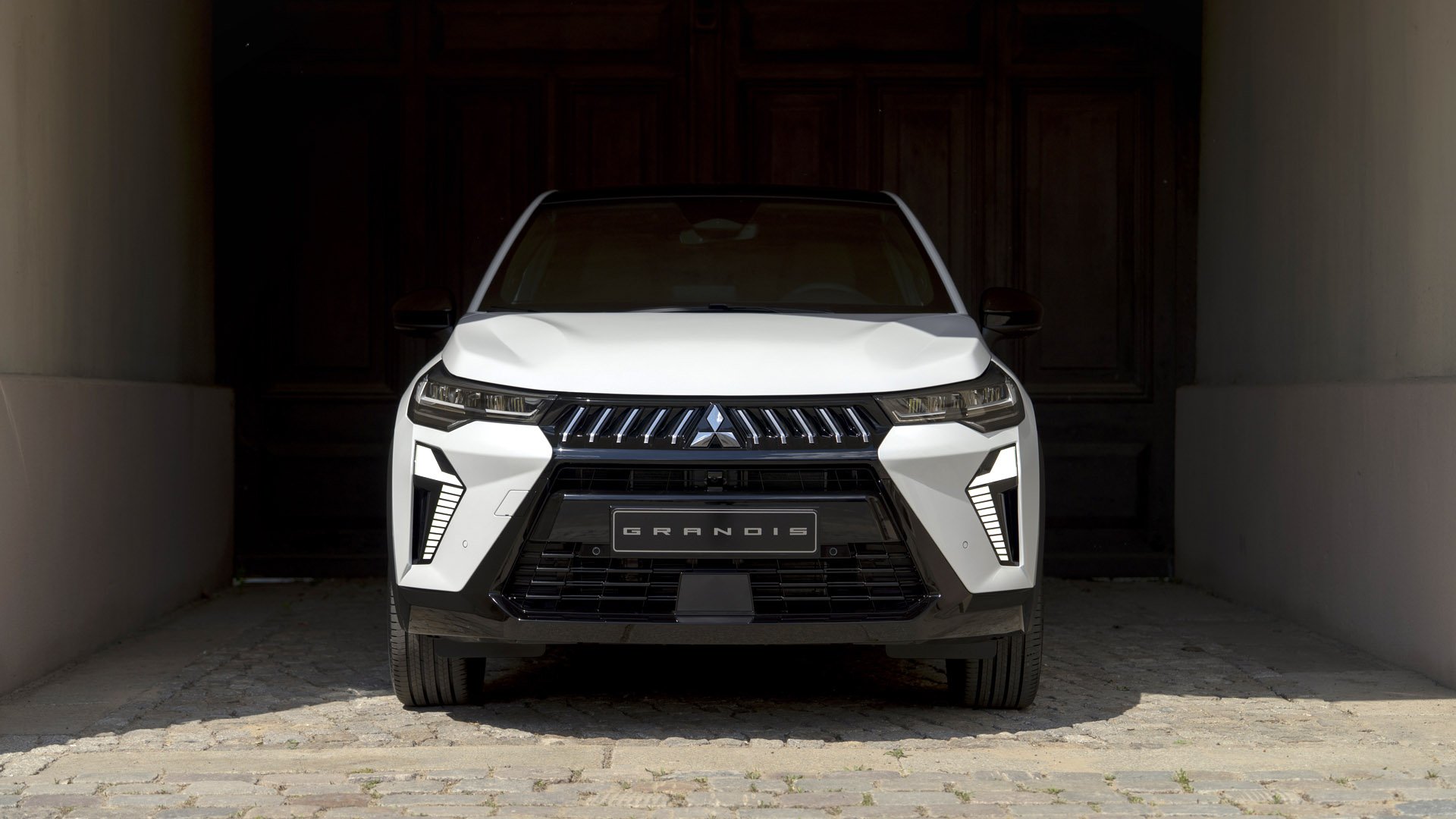 Новото Mitsubishi Grandis се превърна в клонинг на Renault Symbioz