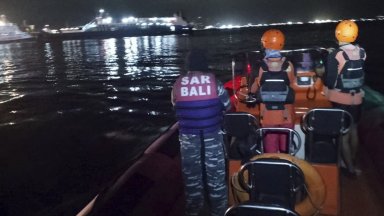 Ферибот с 65 души на борда потъна край Бали, 38 са в неизвестност, потвърдени са 4 жертви