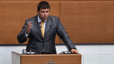 Вотът на недоверие по темата за незаконните сметища в страната