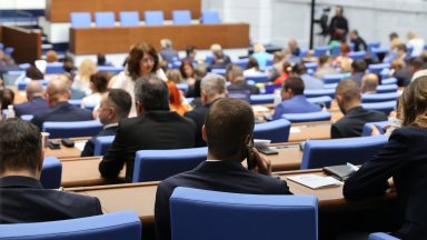 "Възраждане" иска още утре вот на недоверие, единствено "Величие" отива на среща с МЕЧ 