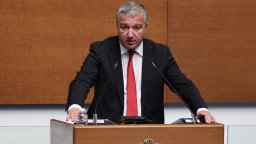 След 17 г. и 11 поредни парламента Драгомир Стойнев отпада от листите за следващото НС