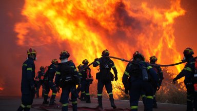 бушува от тази сутрин в района на Маистрос предградие на