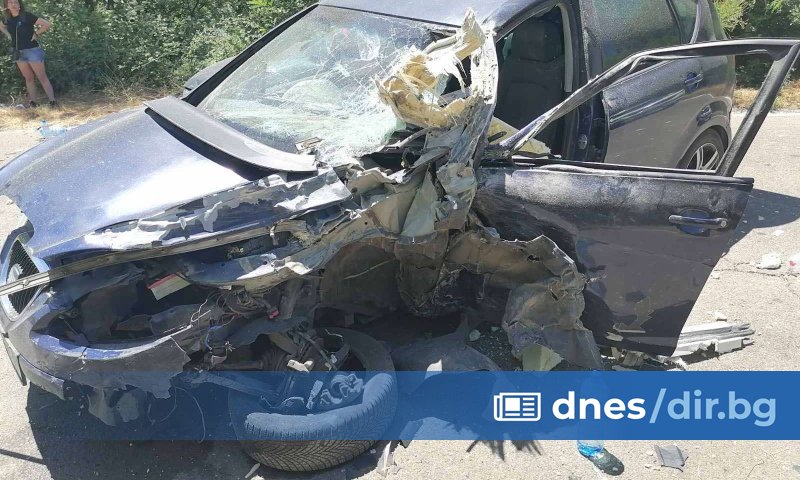 Баща и двете му деца са в болница след край