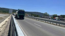 Пуснаха пътя Мездра-Ботевград след близо 6 г. чакане, след 30 минути стана първата катастрофа