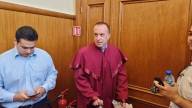 Бившият заместник кмет на София Никола Барбутов и бизнесменът Петър Рафаилов