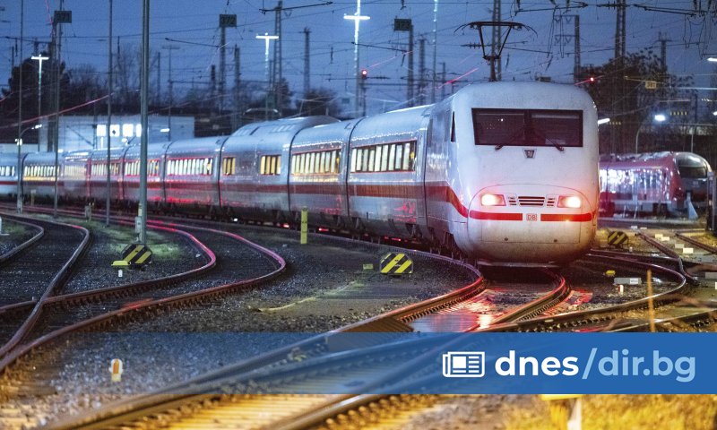 В Бавария мъж нападна с брадва четирима пътници във влак