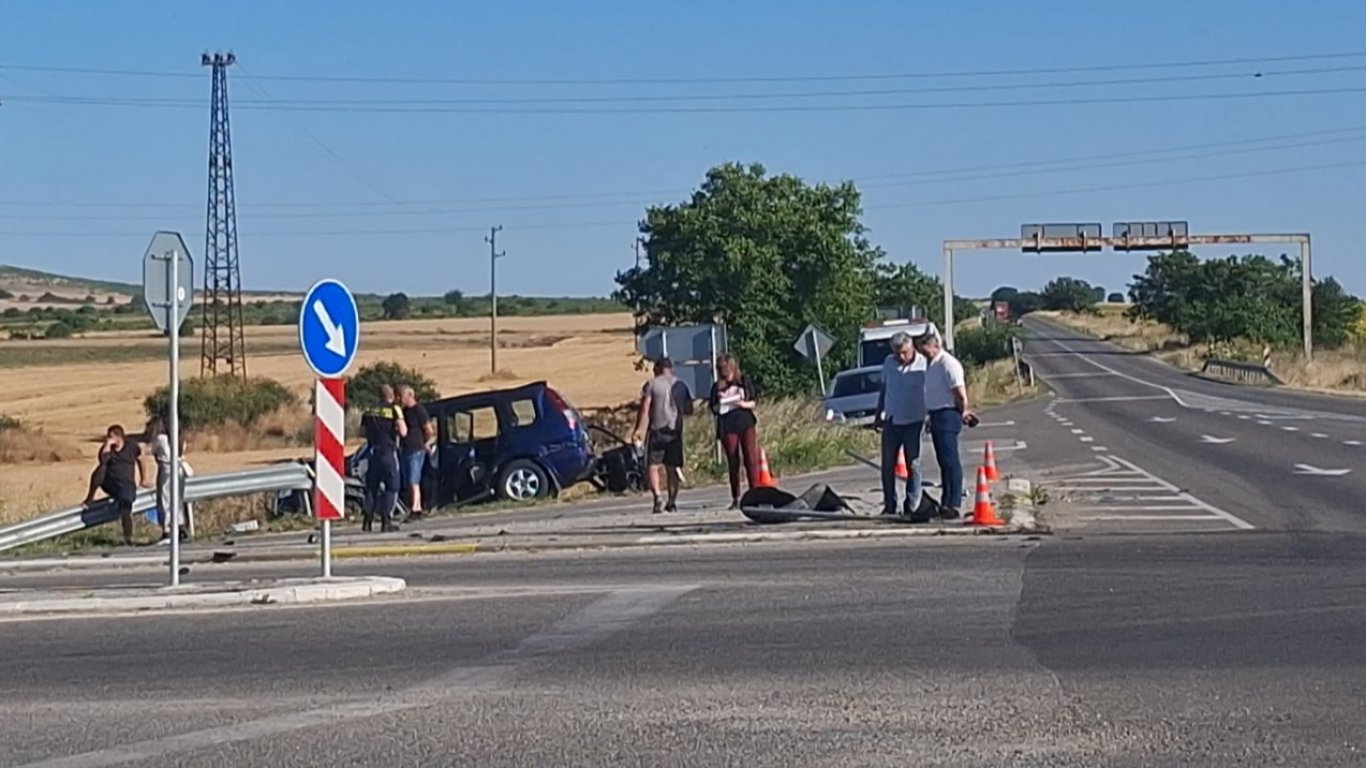 7 младежи пострадаха при катастрофа в Русенско