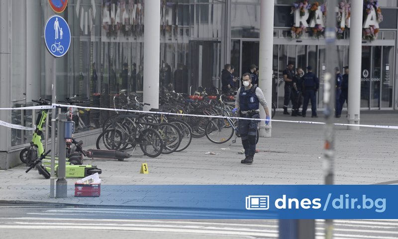 Четирима души бяха намушкани при атака с нож край търговски